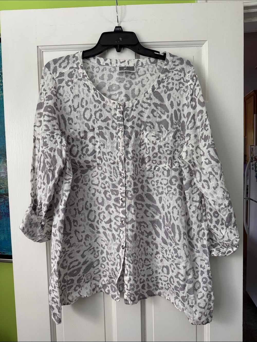 JM Collection Light Gray & White Leopard Print Button-Front Top